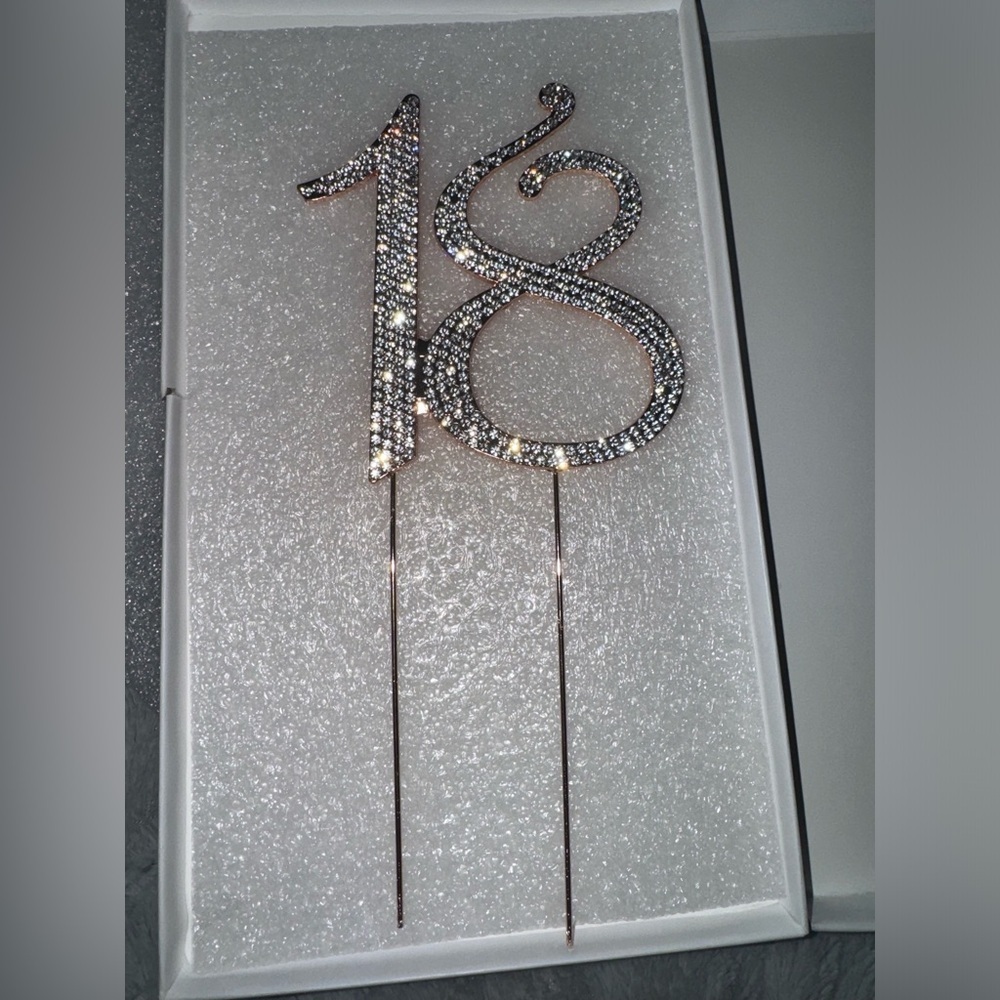 🎂Crystal Creations Elegant Silver Cake Topper number 18 for 18th birthday - Picture 6 of 7